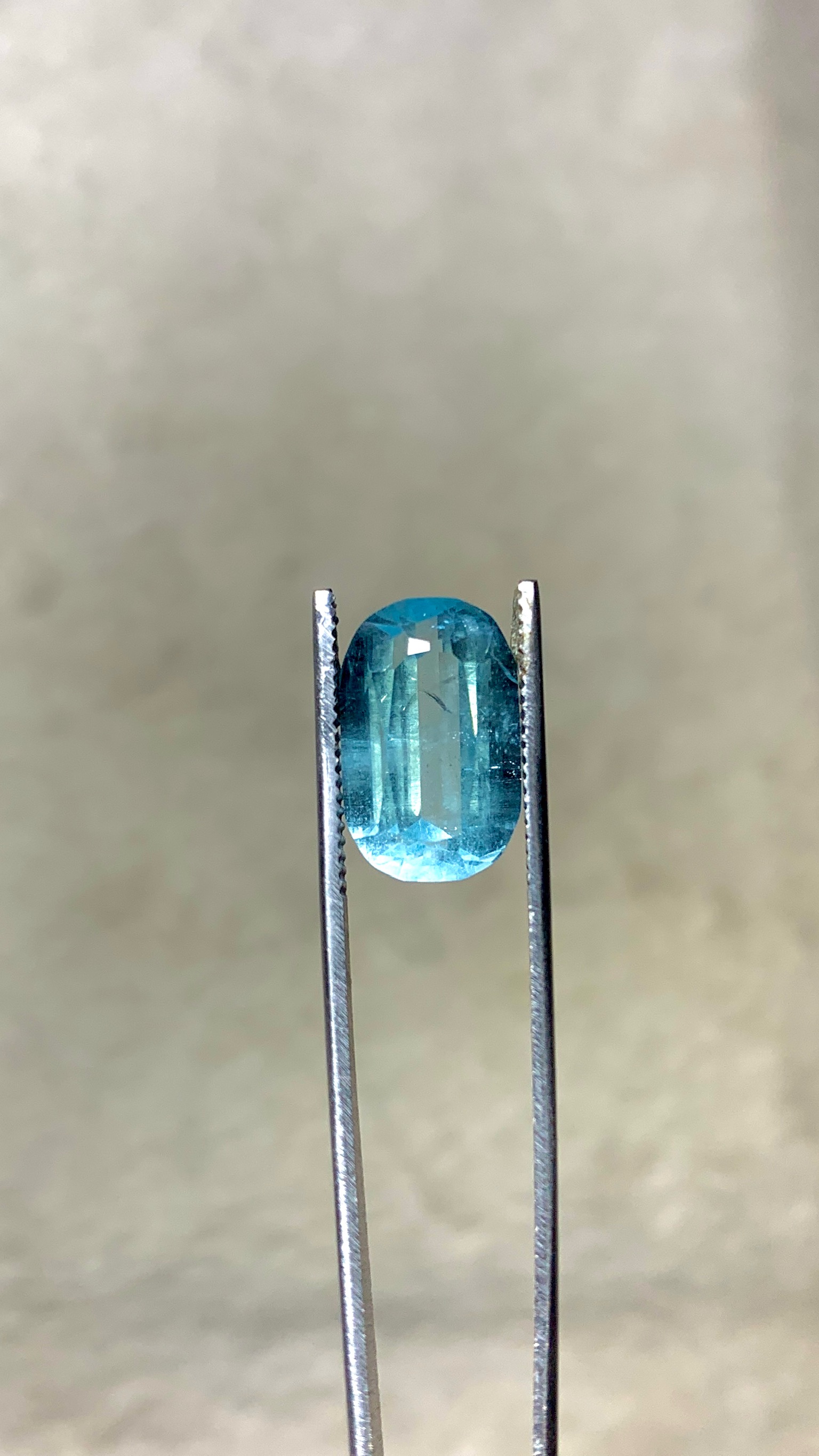 PRESENTING 9.0 CARATS BEAUTIFUL  AFRICA AQUMARINE